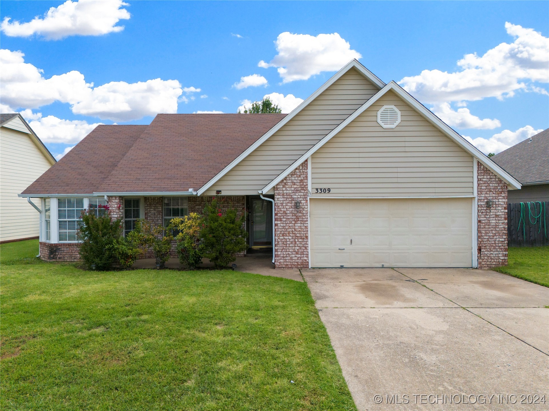 View Broken Arrow, OK 74012 house