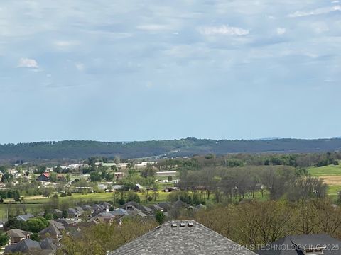 Photo of 809 Ridgeview Drive, Tahlequah, OK 74464 (MLS # 2543710)