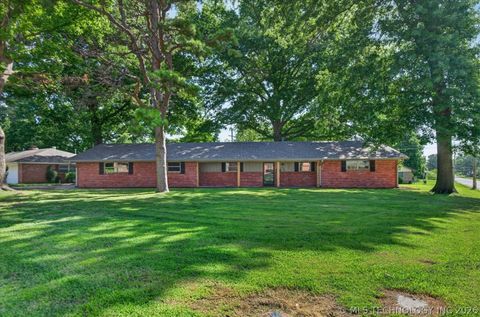 Photo of 1428 Melmart, Bartlesville, OK 74006 (MLS # 2623536)
