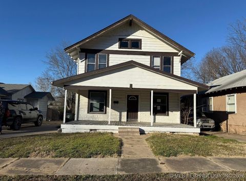 Photo of 615 E 14th Street, Okmulgee, OK 74447 (MLS # 2602677)