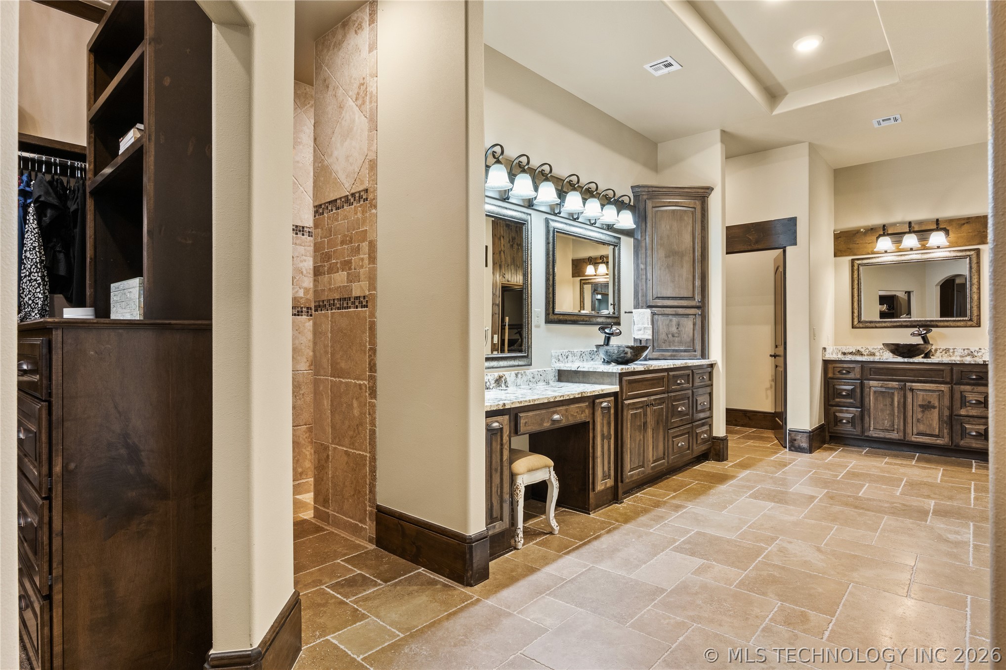 Owasso, Oklahoma, 74055, United States, 5 Bedrooms Bedrooms, ,5 BathroomsBathrooms,Residential,Active,2035582