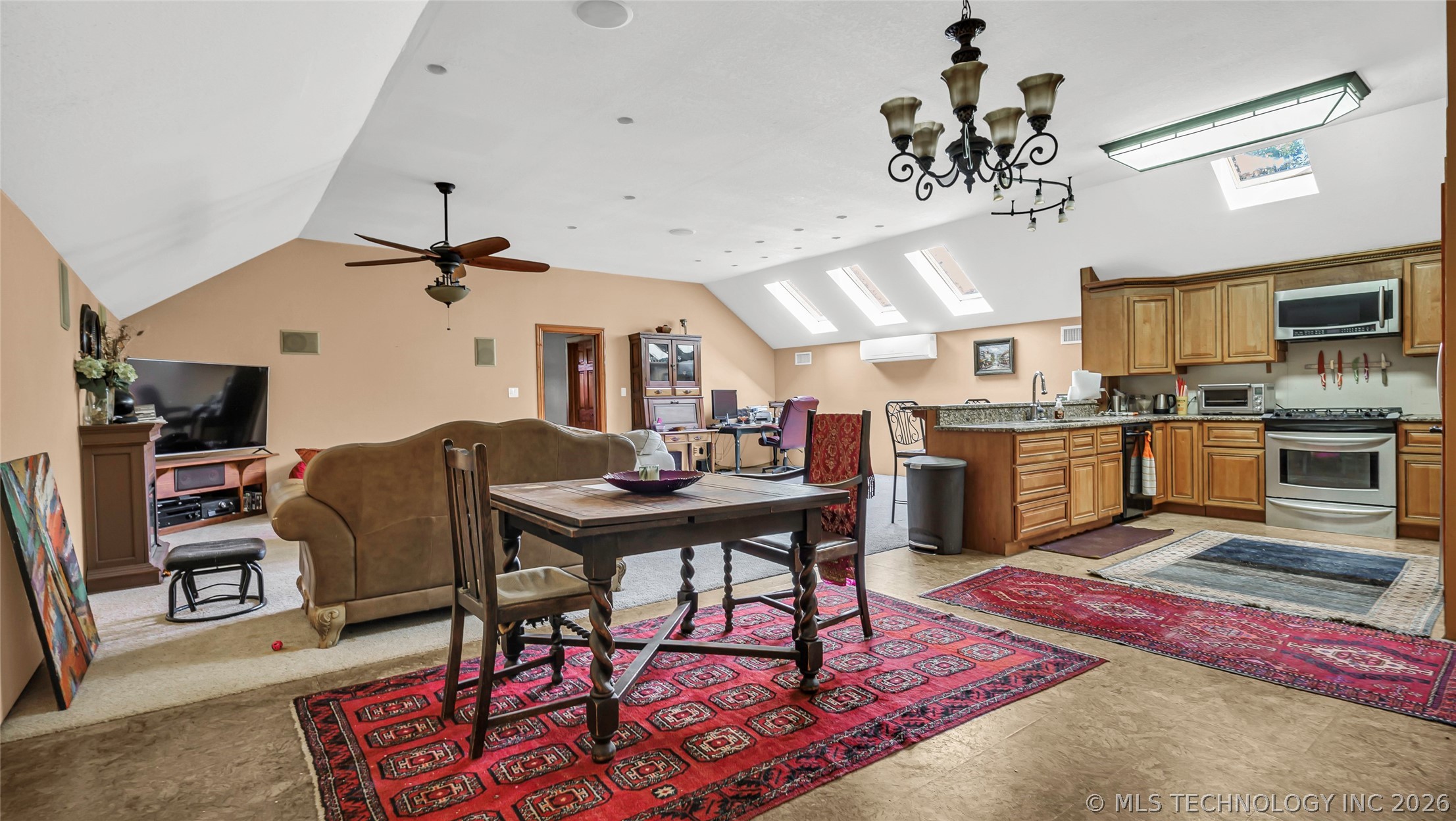 Marietta, Oklahoma, 73448, United States, 2 Bedrooms Bedrooms, ,2 BathroomsBathrooms,Residential,Active,2022346