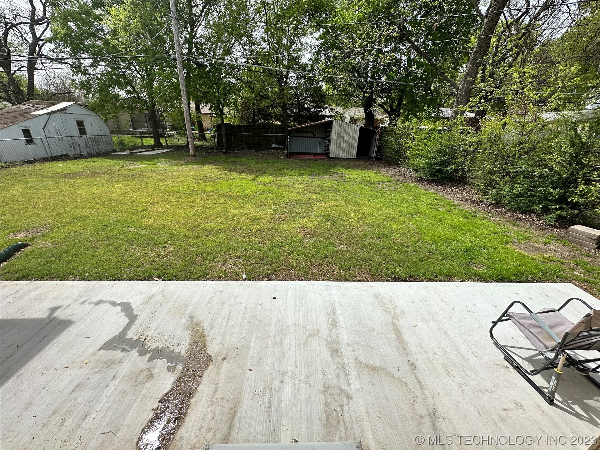 Photo 16 of 21 of 1008 Circle Drive house