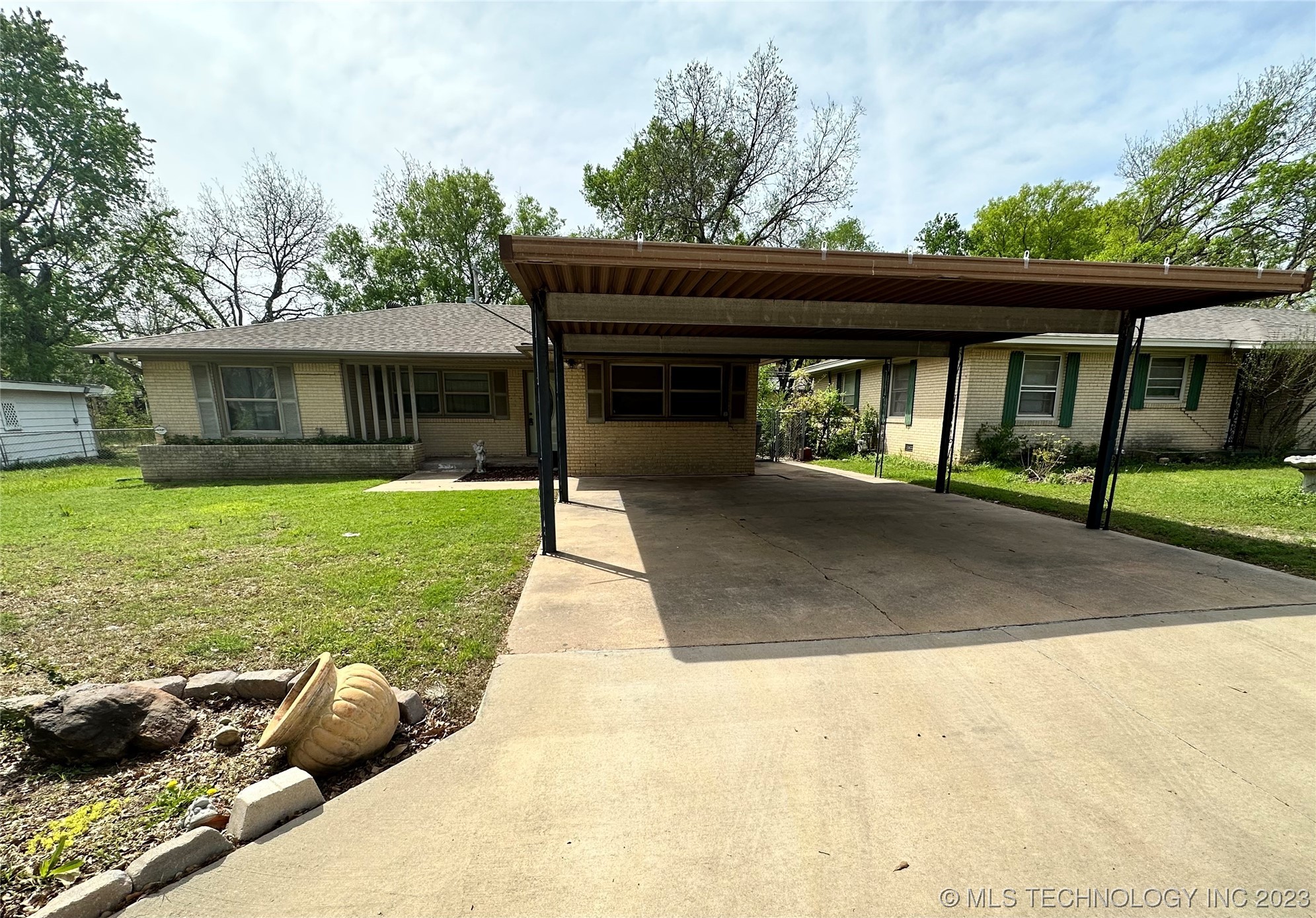 Photo 1 of 21 of 1008 Circle Drive house