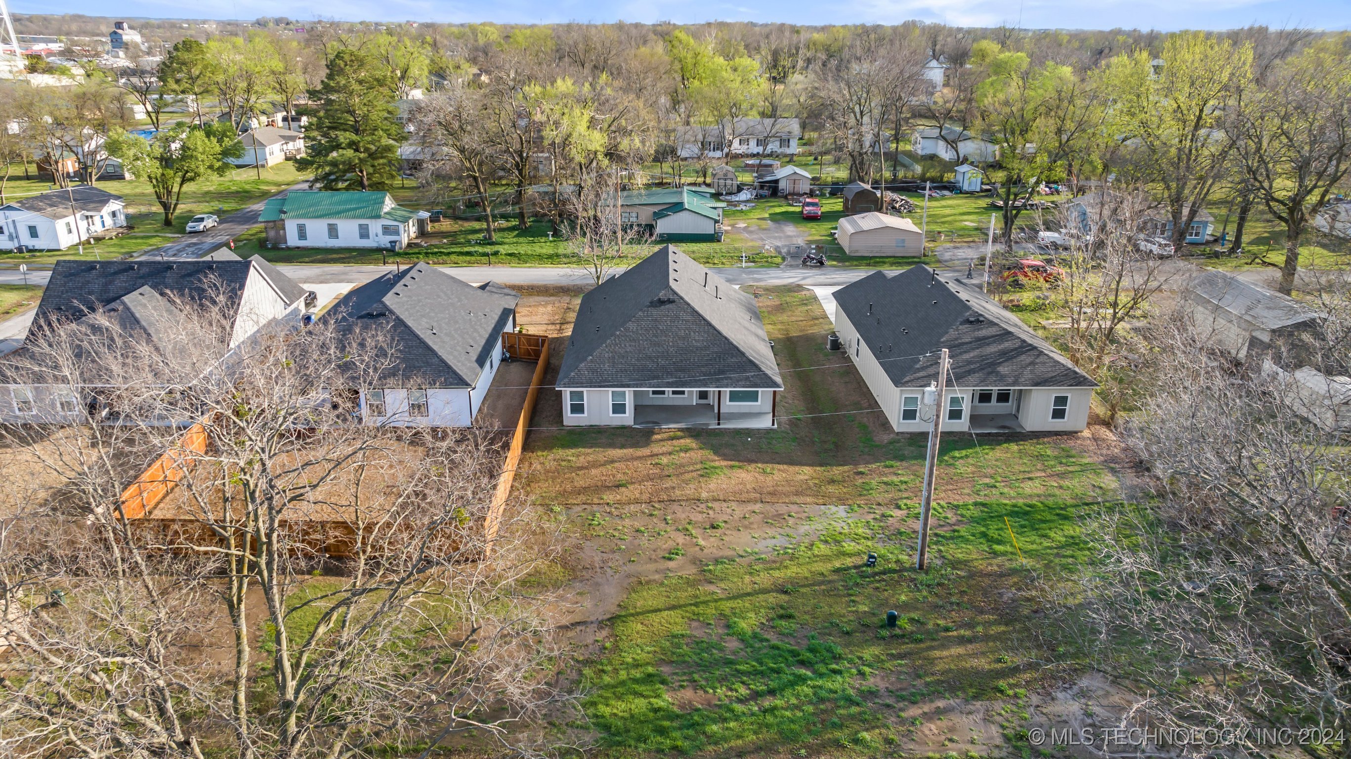 Photo 42 of 46 of 406 W Muskogee Avenue house