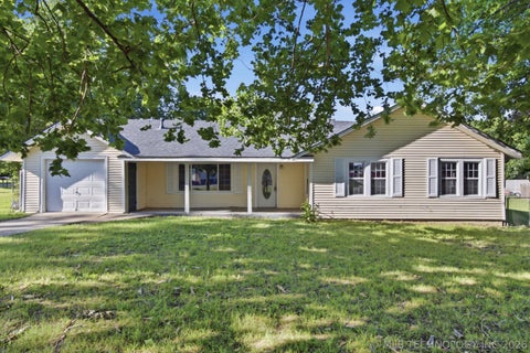 Photo of 401 E Main Street, Beggs, OK 74421 (MLS # 2621021)