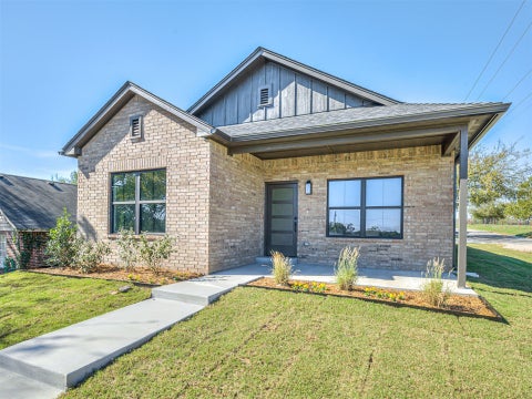 Photo of 930 N Hodge Street, Sapulpa, OK 74066 (MLS # 2638532)