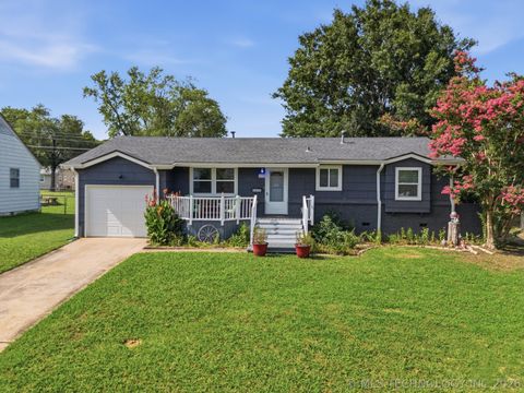 Photo of 1435 E Denton Avenue, Sapulpa, OK 74066 (MLS # 2624847)