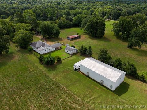 652 N 4230 Road Hugo OK 74743