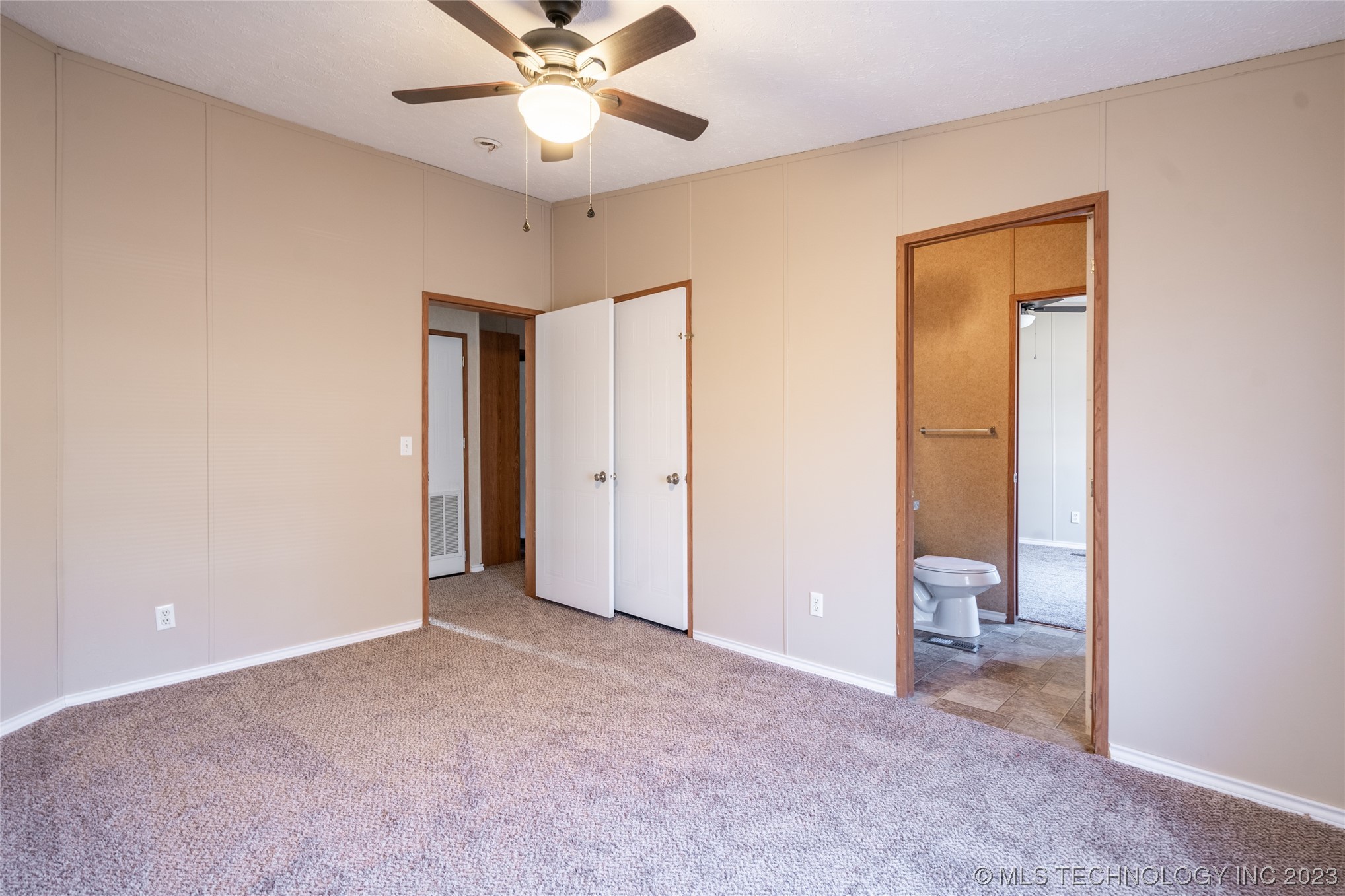 Photo 11 of 13 of 904 NE 10th Avenue NE mobile home