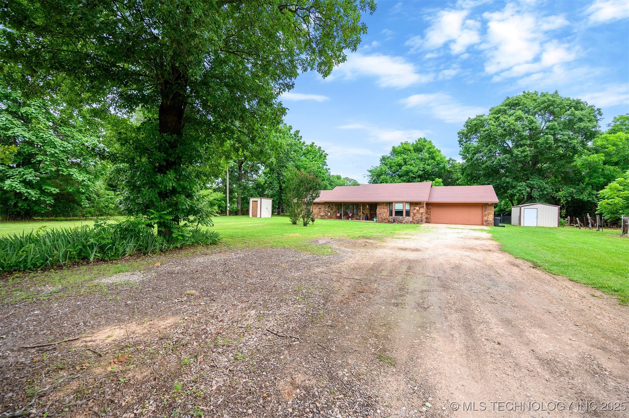 1001 E 1990 Road