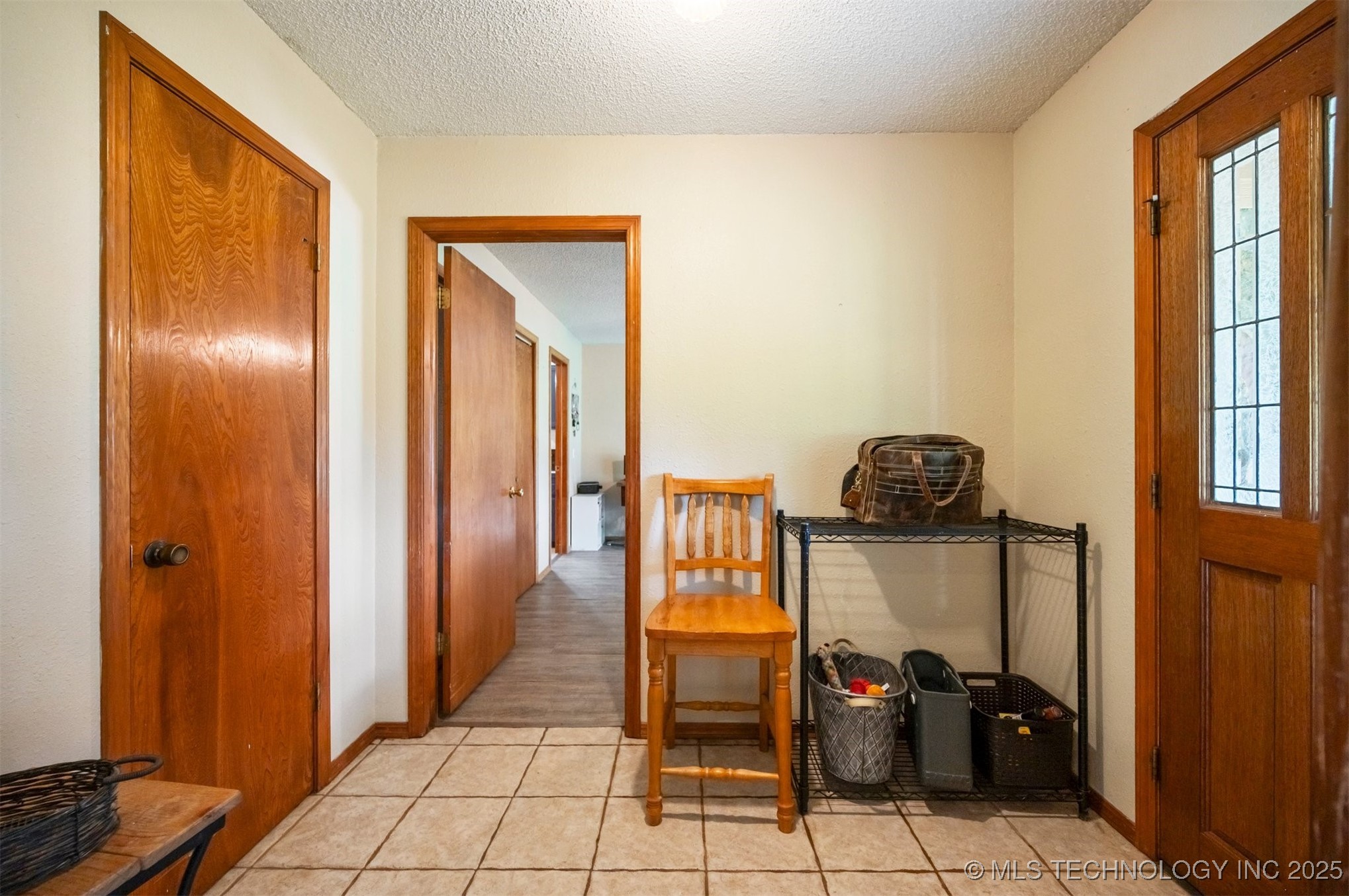 1001 E 1990 Road