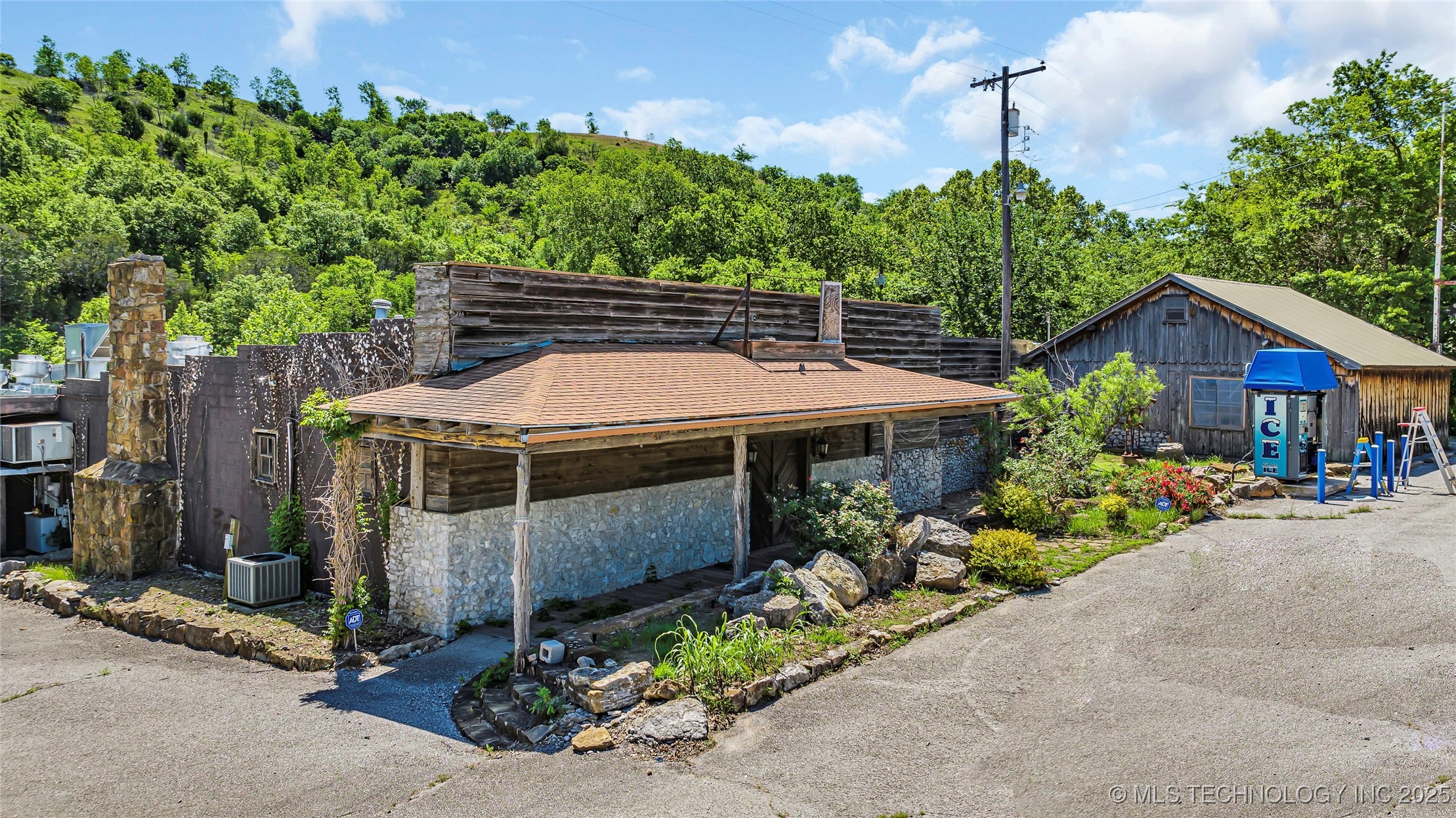 4565 US Hwy 77