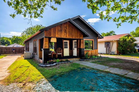 Photo of 819 G Street NW, Ardmore, OK 73401 (MLS # 2603252)
