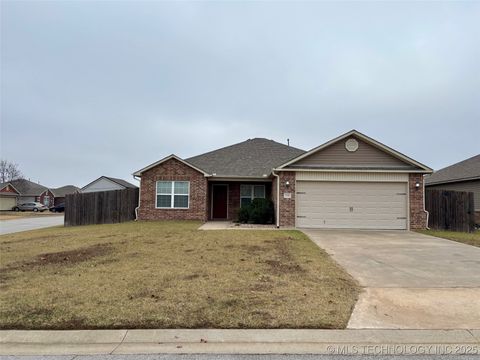 Photo of Broken Arrow, OK 74014 (MLS # 2548590)