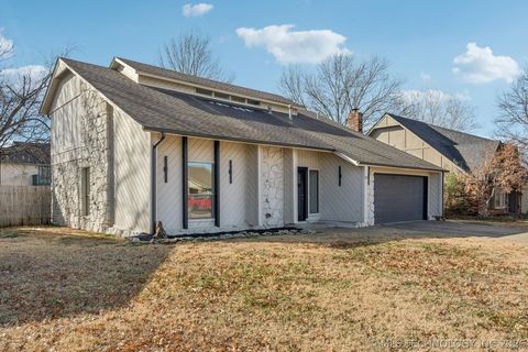 Photo of 909 W Albuquerque Street, Broken Arrow, OK 74011 (MLS # 2602251)