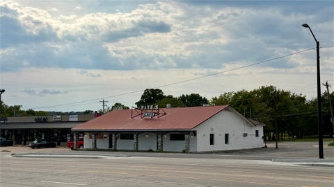 Photo of 1310 S Muskogee Avenue, Tahlequah, OK 74464 (MLS # 2543443)