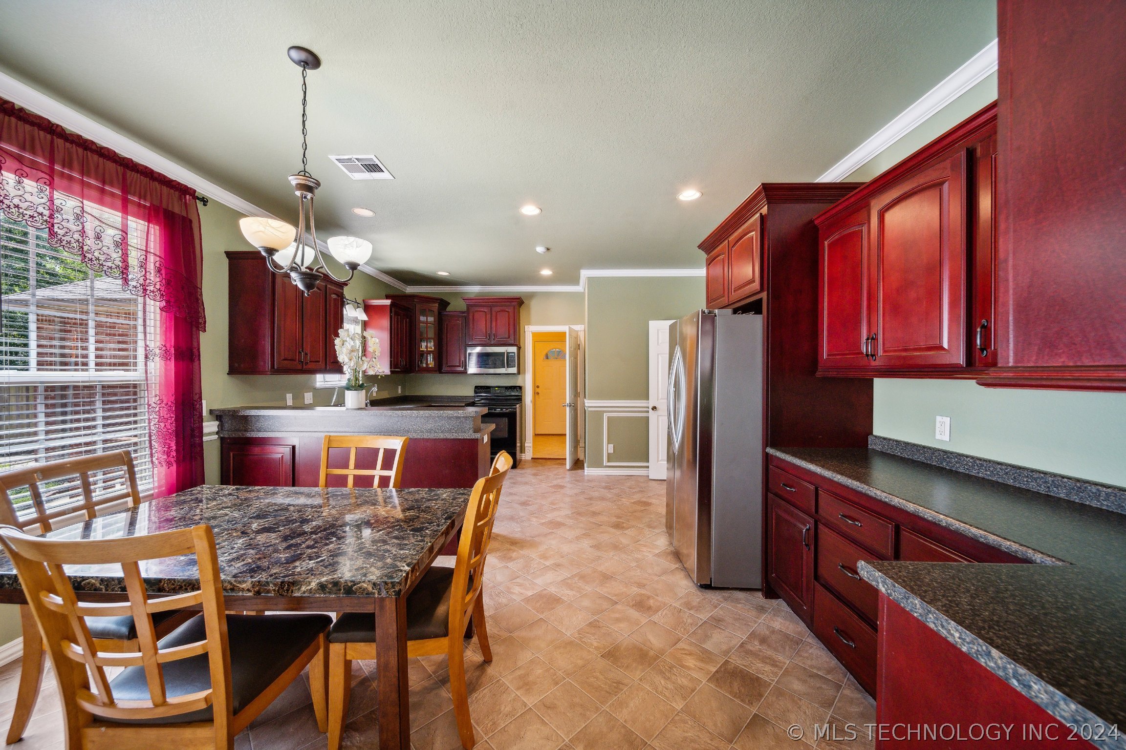 Photo 9 of 40 of 9419 S Highland Drive house