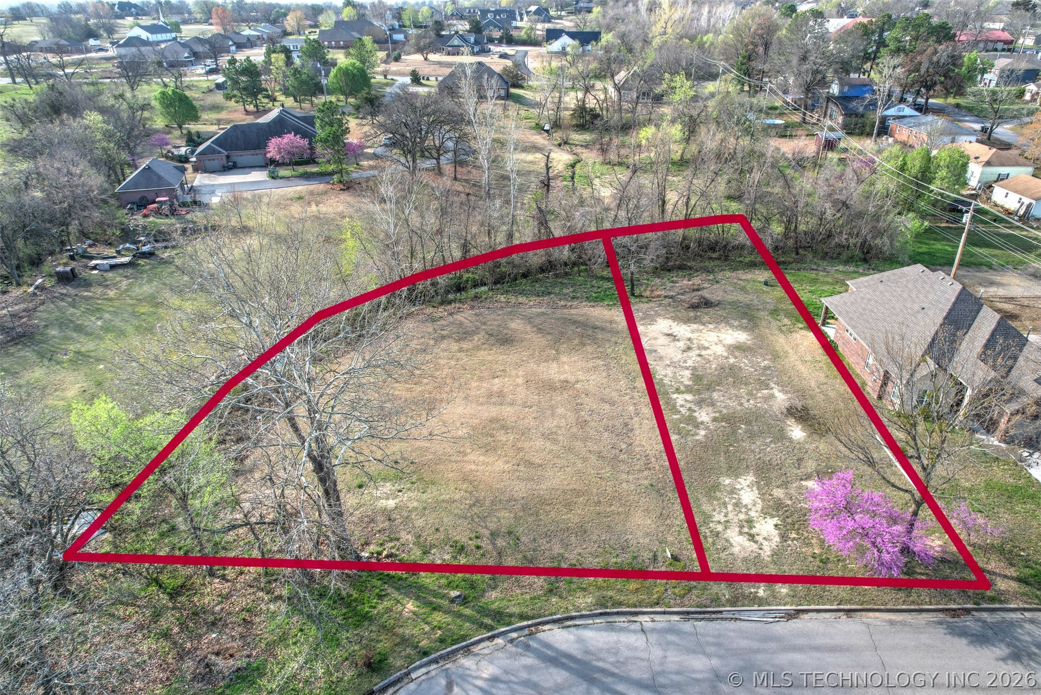 Photo 1 of 13 — 103 Woodview Lane, Sapulpa, OK 74066