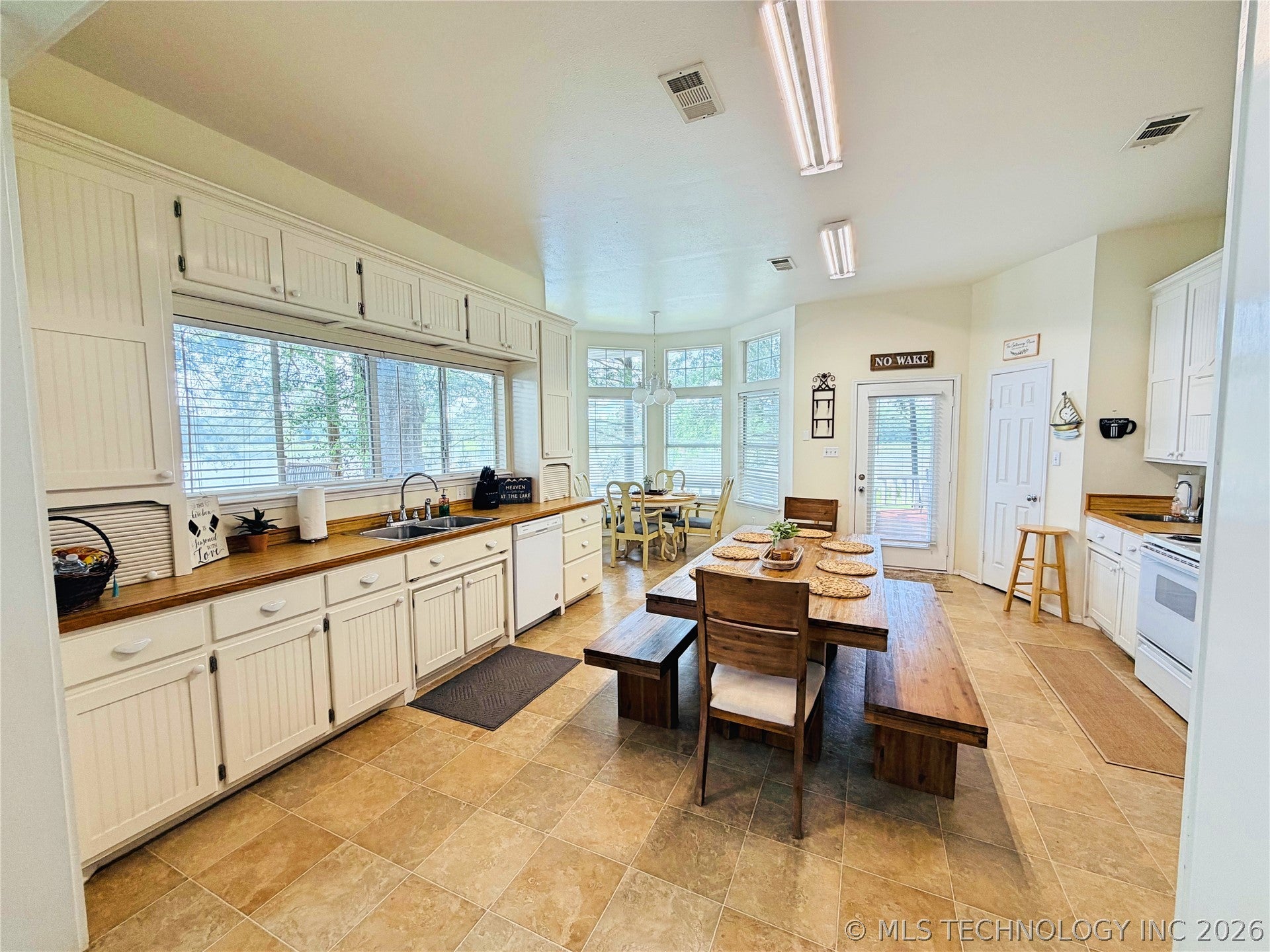 1122 Peninsula Drive