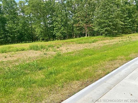 Photo of 811 Winsor Place, Tahlequah, OK 74464 (MLS # 2617404)