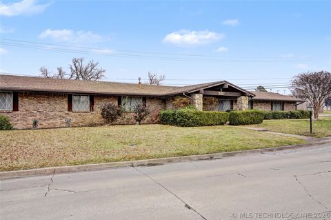 Photo of 5917 E 43rd Street, Tulsa, OK 74135 (MLS # 2607520)