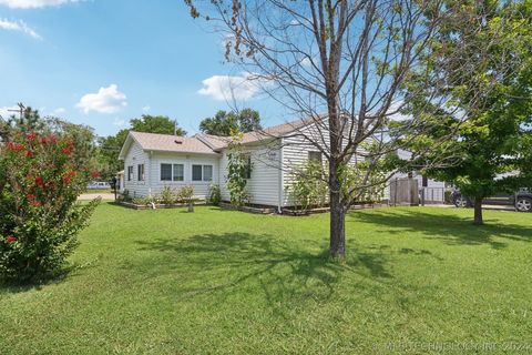 Single Family Residence in Tulsa OK 1303 71st East Avenue.jpg