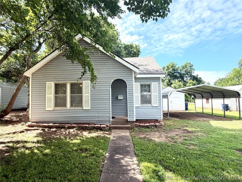 Photo of 704 E Caddo Street, Cleveland, OK 74020 (MLS # 2622062)