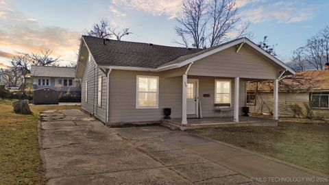 Photo of 310 W Lee Avenue, Sapulpa, OK 74066 (MLS # 2602483)