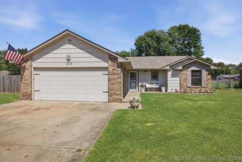 Photo of 812 Cumberland Drive, Muskogee, OK 74403 (MLS # 2625325)