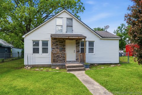 Photo of 213 G ST NE, Miami, OK 74354 (MLS # 2616810)