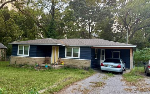 Photo of 1325 N Vinita Avenue, Tahlequah, OK 74464 (MLS # 2543025)