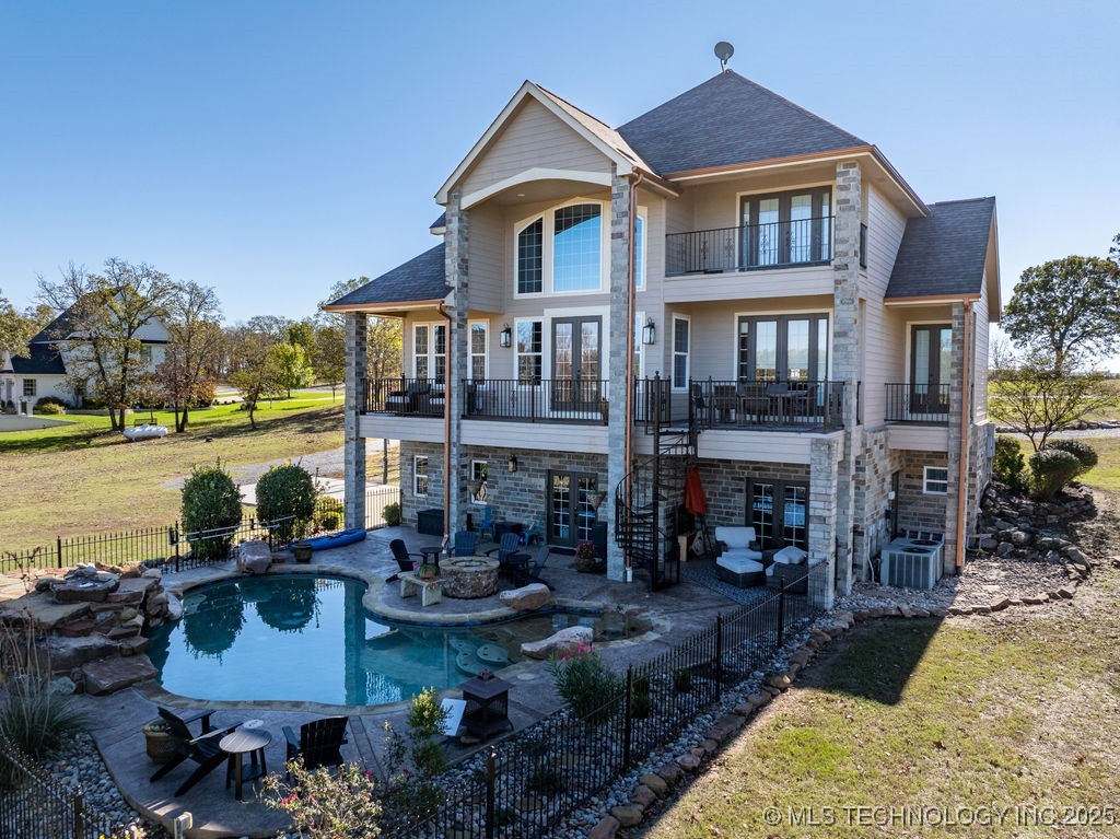 721 Lakeside