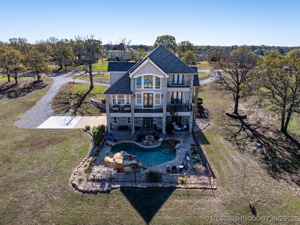 721 Lakeside