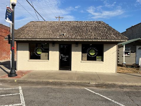 Photo of 112 S Thornton, Vian, OK 74962 (MLS # 2540430)