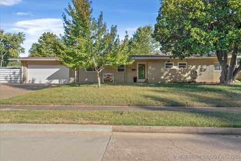 Photo of 1751 E 60th Street, Tulsa, OK 74105 (MLS # 2547012)