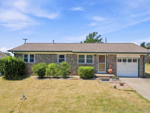 Photo of 1050 N Douglas Avenue, Sand Springs, OK 74063 (MLS # 2629920)