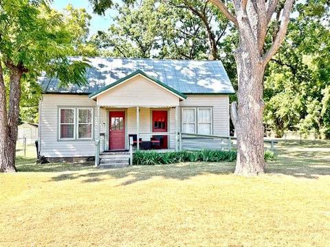 Photo of 420 W Allen Road, Tahlequah, OK 74464 (MLS # 2629505)