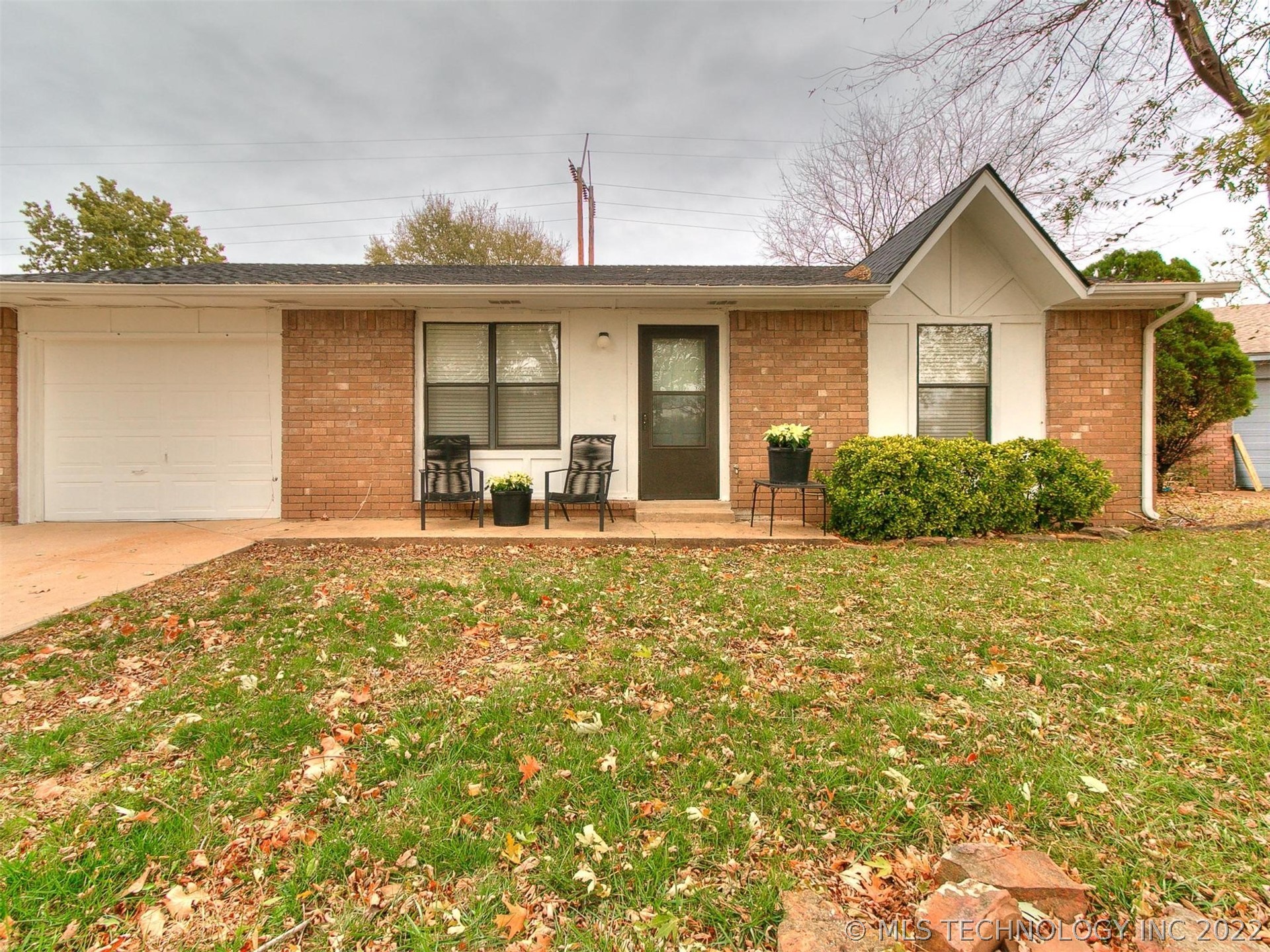 Photo 1 of 20 of 14483 S Oklahoma Boulevard house