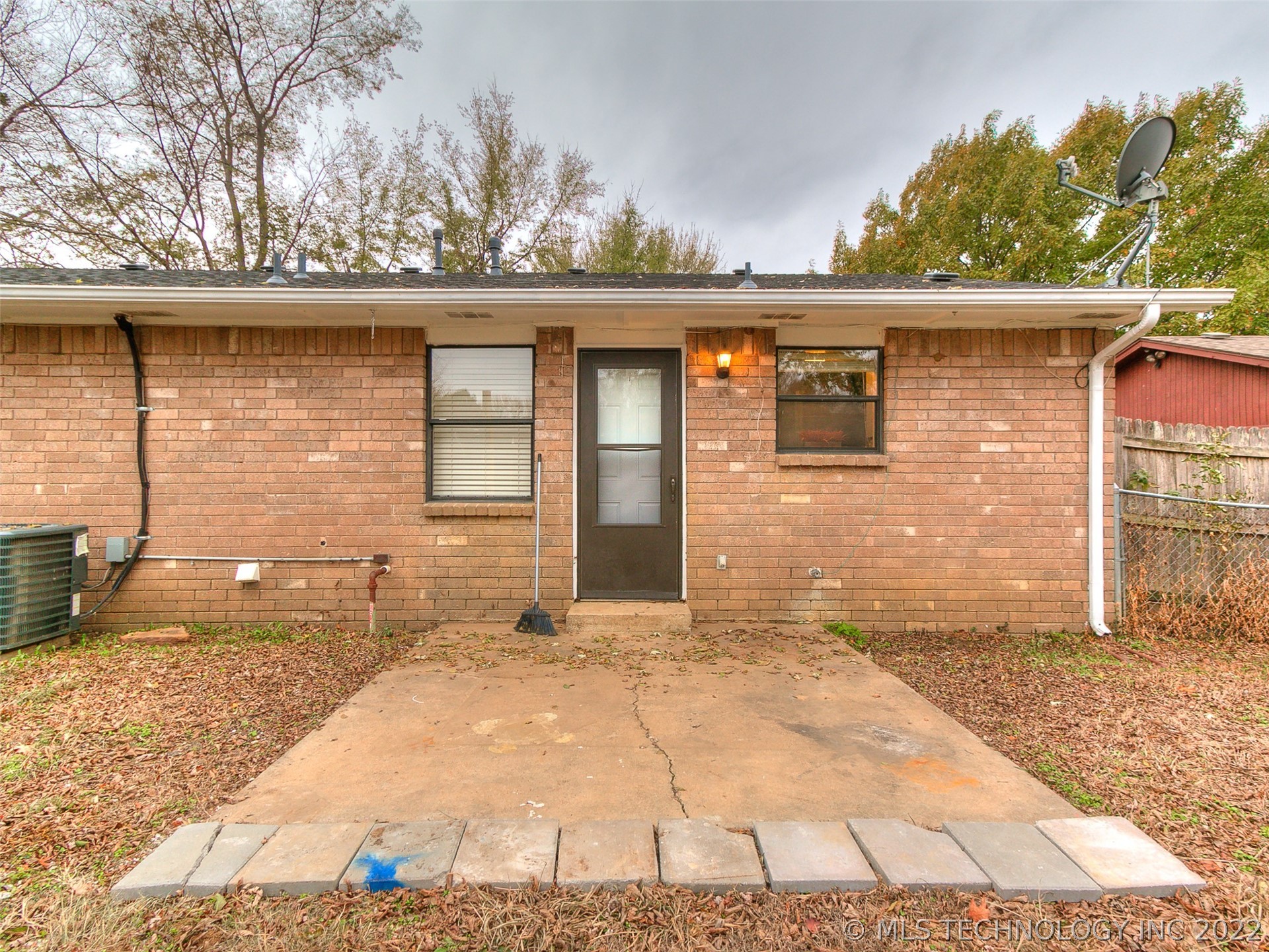 Photo 19 of 20 of 14483 S Oklahoma Boulevard house