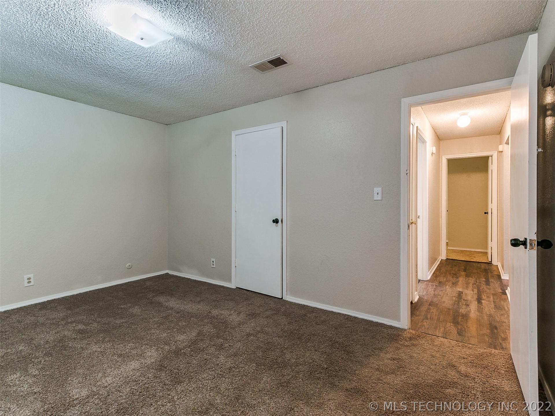 Photo 9 of 20 of 14483 S Oklahoma Boulevard house