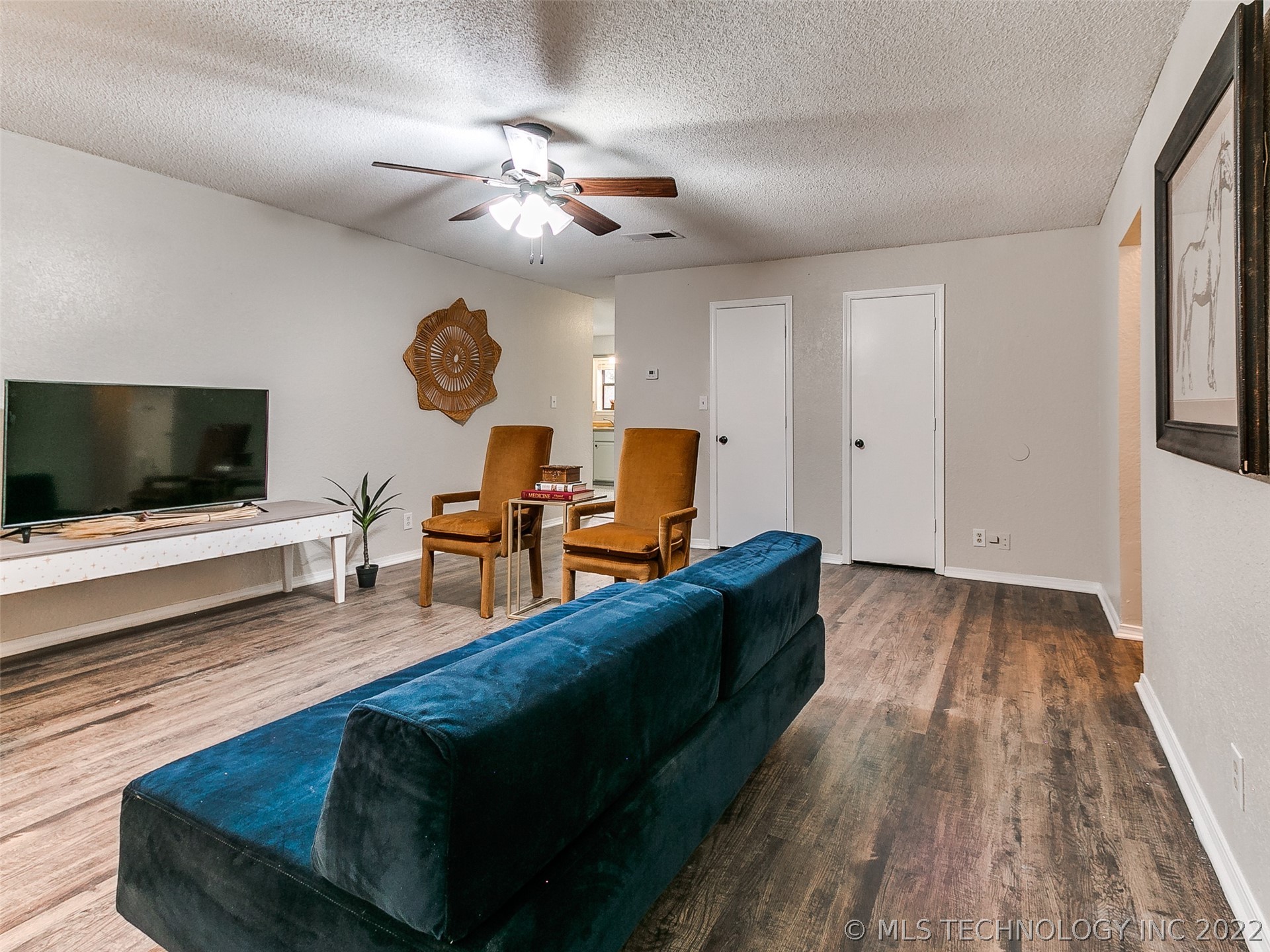 Photo 3 of 20 of 14483 S Oklahoma Boulevard house