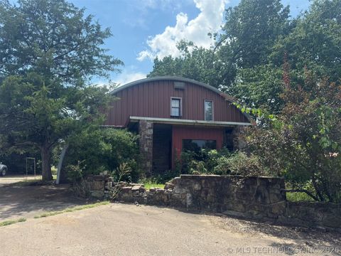 Photo of 912 W Cedar Street, Stilwell, OK 74960 (MLS # 2607927)