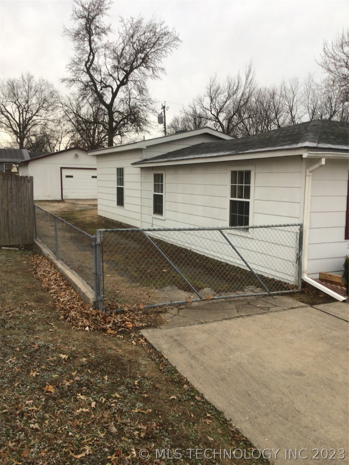 Photo 2 of 14 of 326 SE 7th Place house