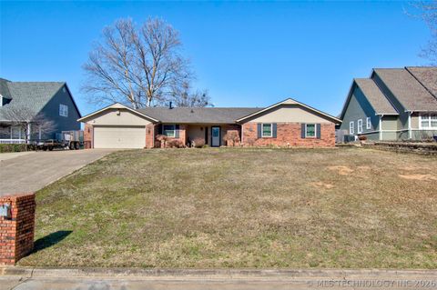 Photo of 3008 Shelby Circle, Muskogee, OK 74403 (MLS # 2607164)