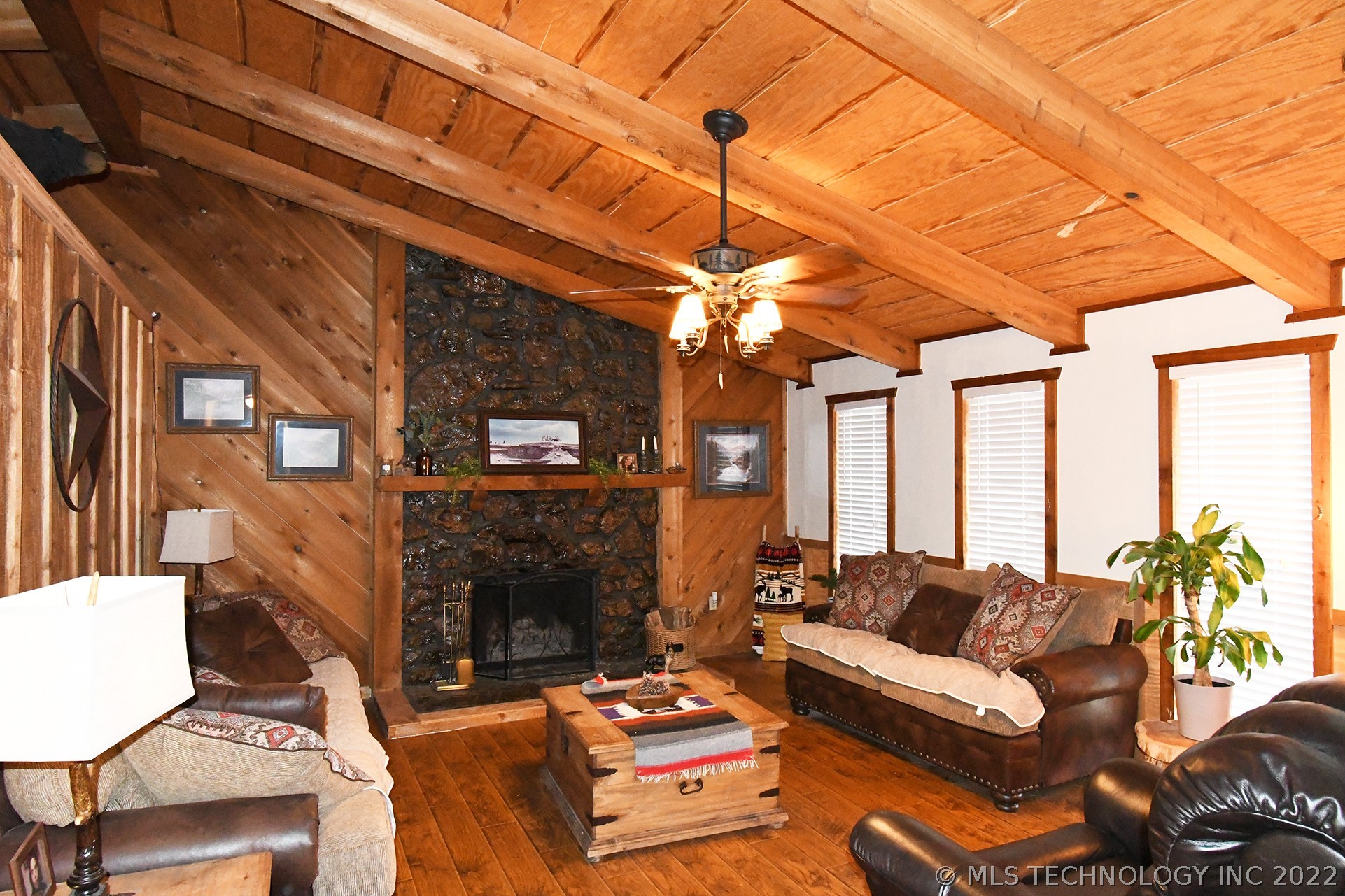 Photo 7 of 41 of 97308 S 4492 house