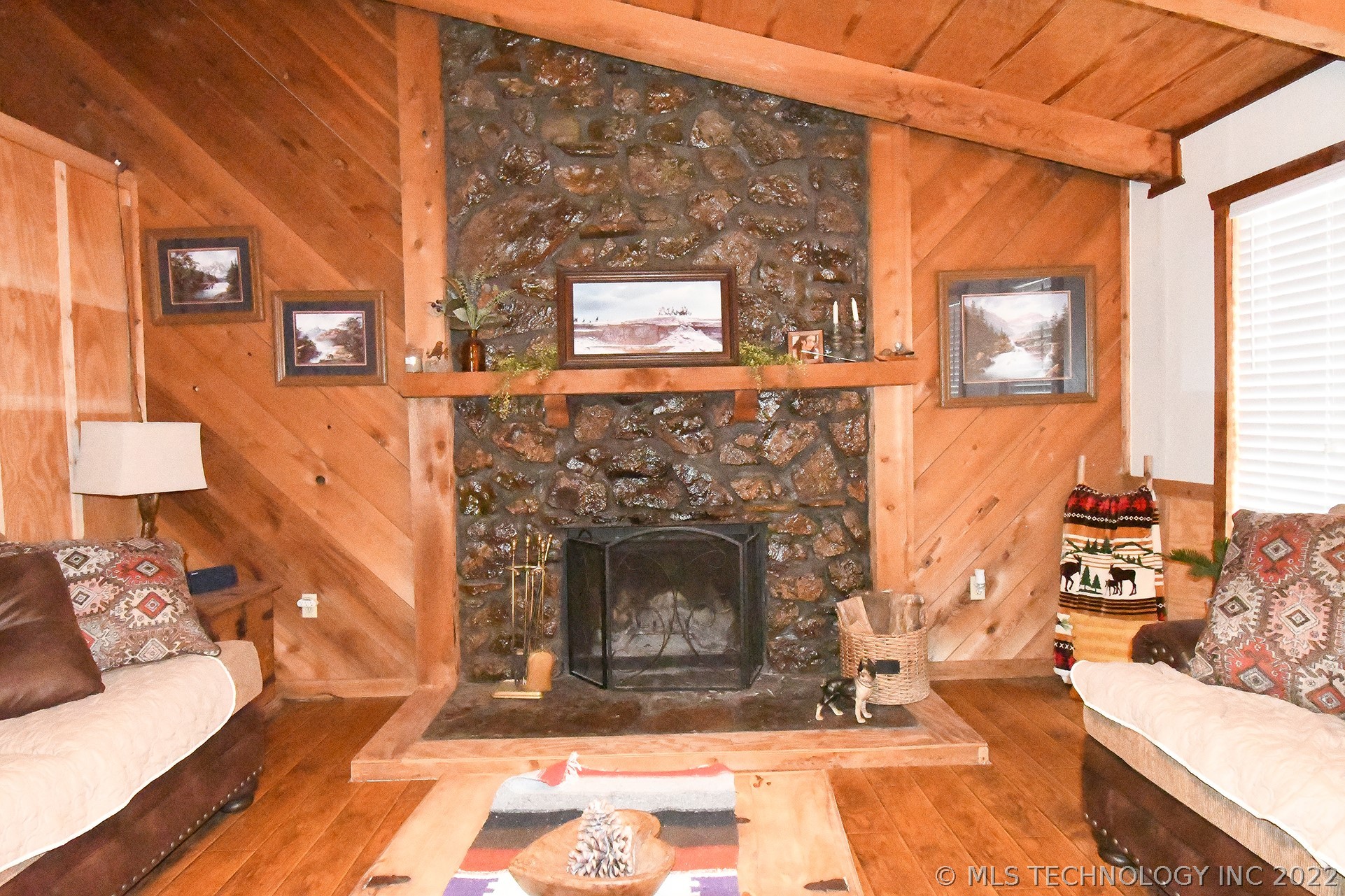 Photo 10 of 41 of 97308 S 4492 house