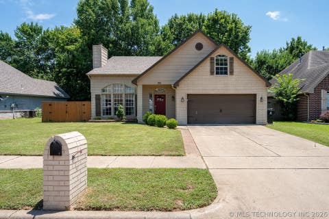 Photo of 313 S Poplar Avenue, Broken Arrow, OK 74012 (MLS # 2624070)