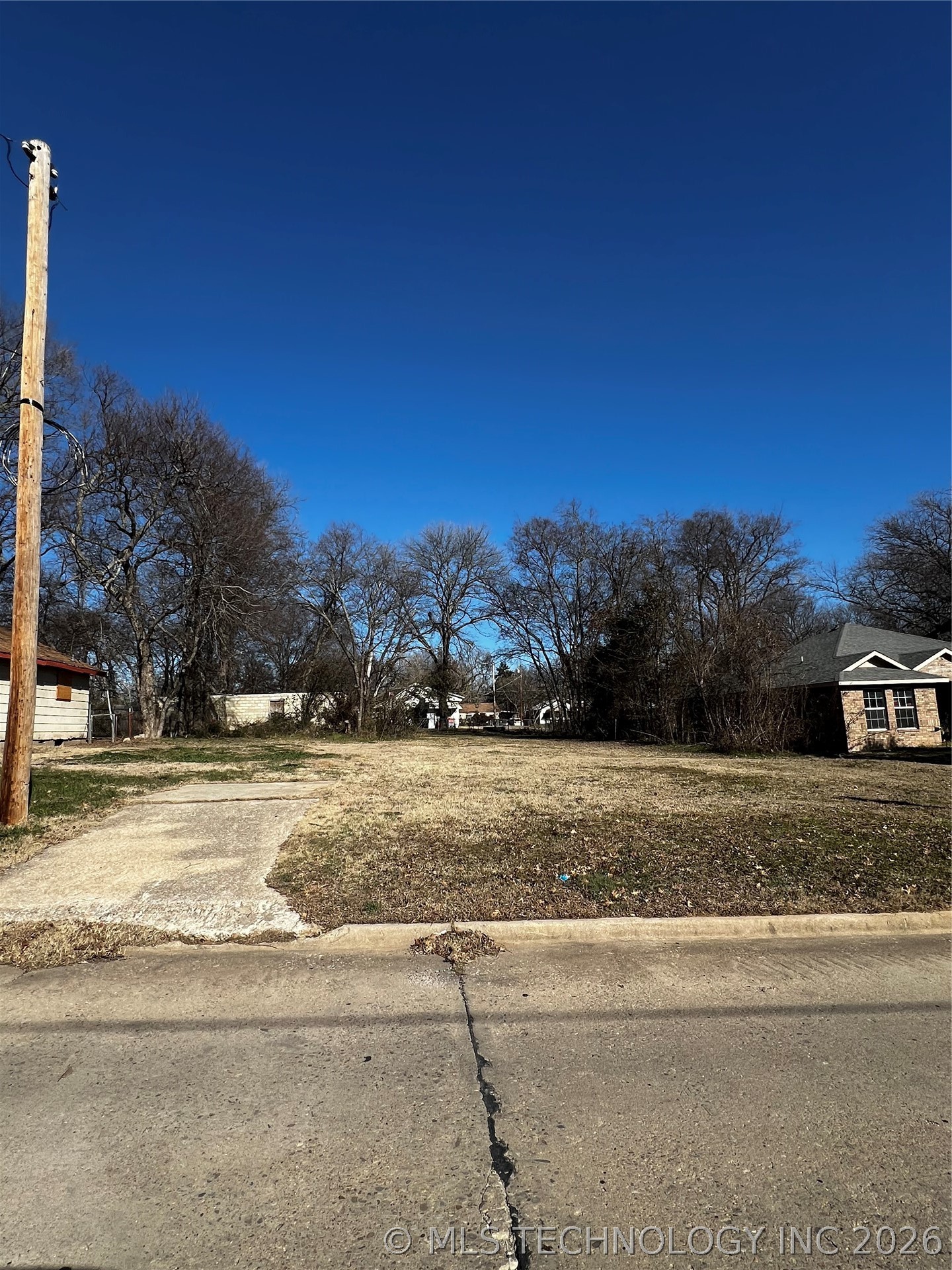 Photo 1 of 1 — 718 E Main Street, Ardmore, OK 73401
