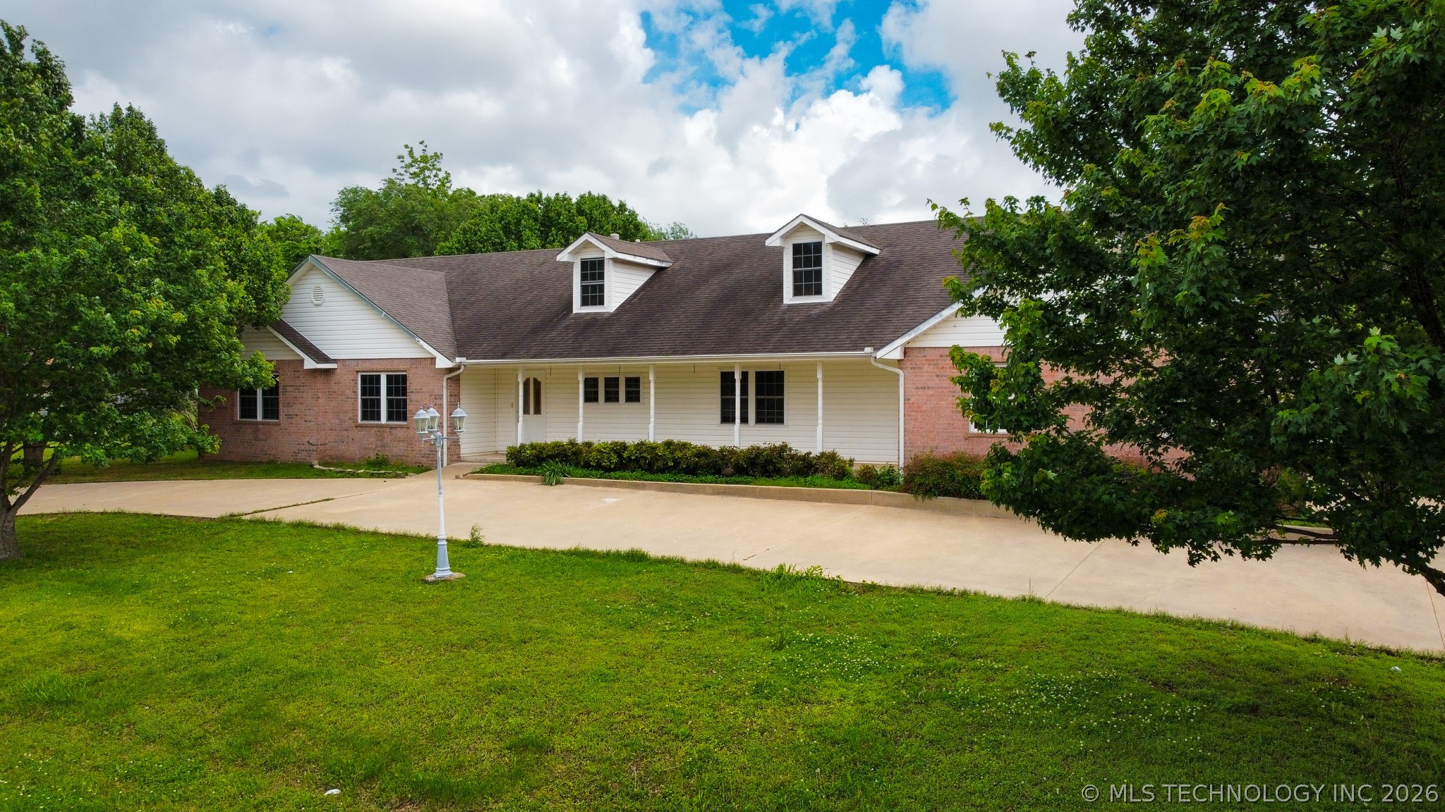 Photo 1 of 36 — 1304 SE 2nd Street, Wagoner, OK 74467